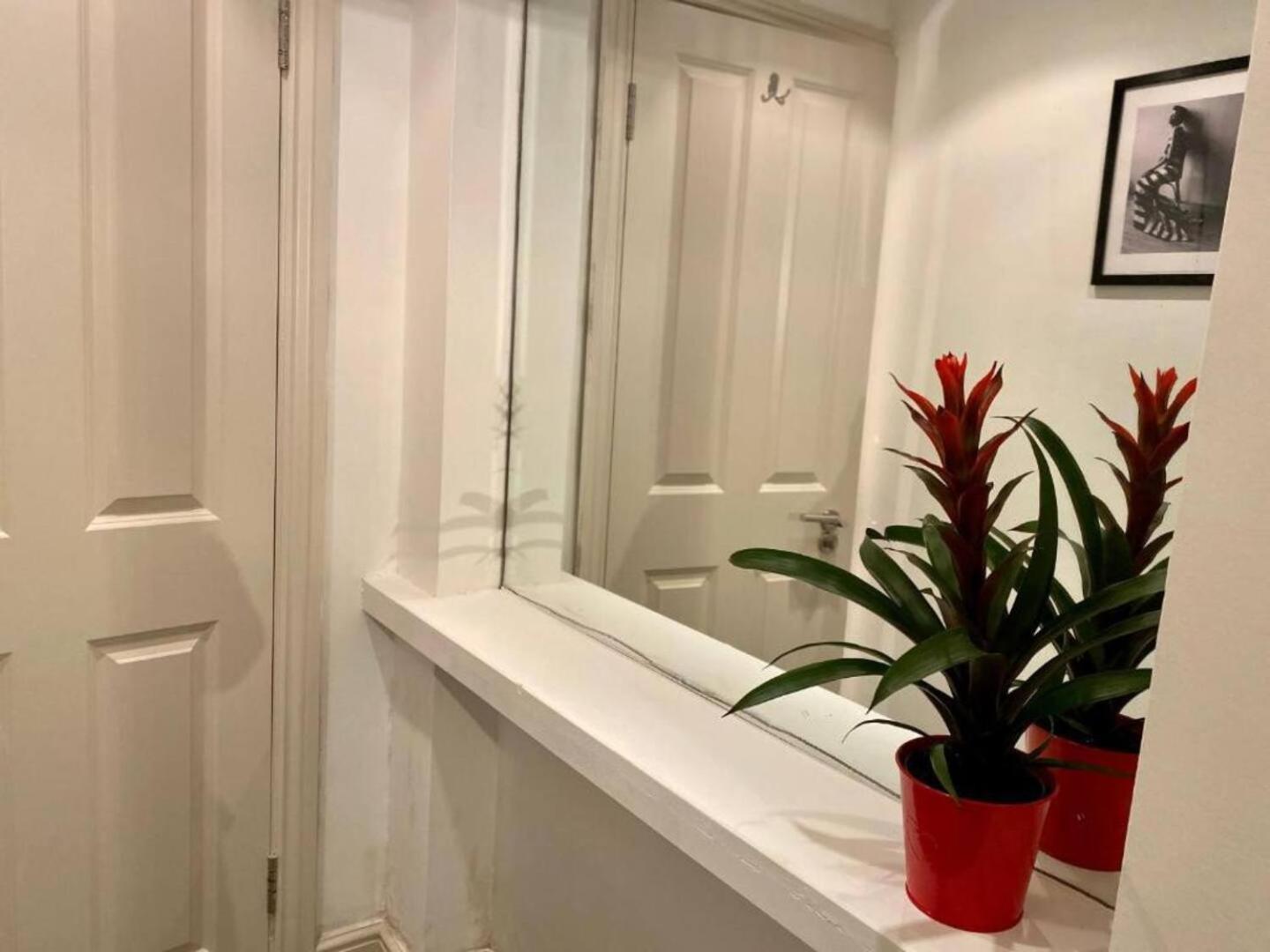 Niru Experience Hidden Gem In Chelsea 2Bd 2Ba Apartment ลอนดอน ภายนอก รูปภาพ