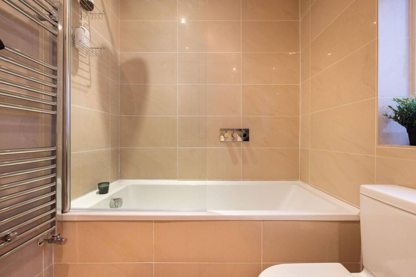 Niru Experience Hidden Gem In Chelsea 2Bd 2Ba Apartment ลอนดอน ภายนอก รูปภาพ