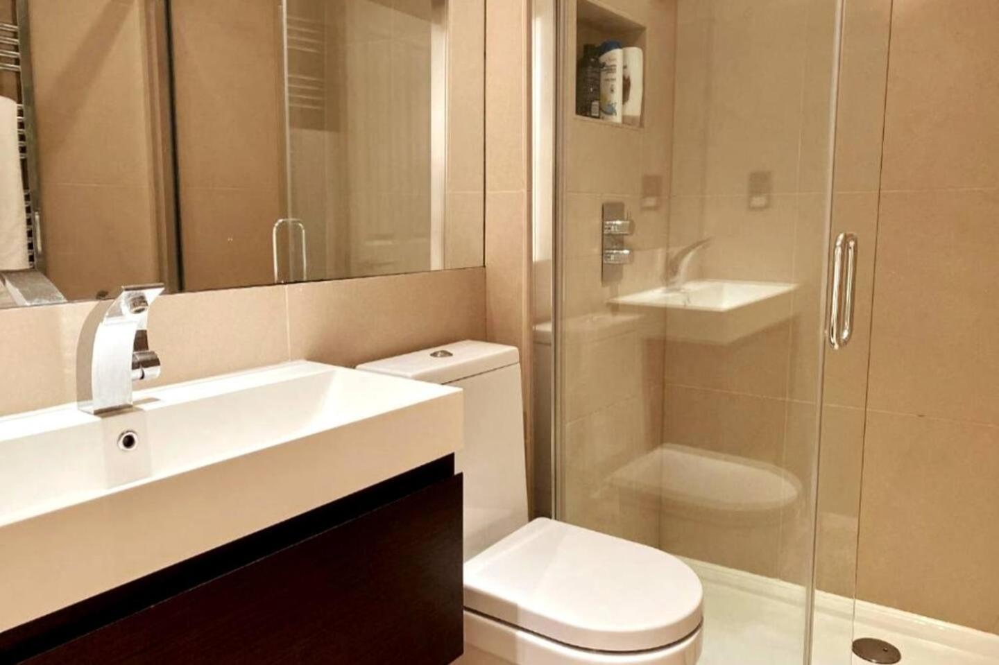 Niru Experience Hidden Gem In Chelsea 2Bd 2Ba Apartment ลอนดอน ภายนอก รูปภาพ