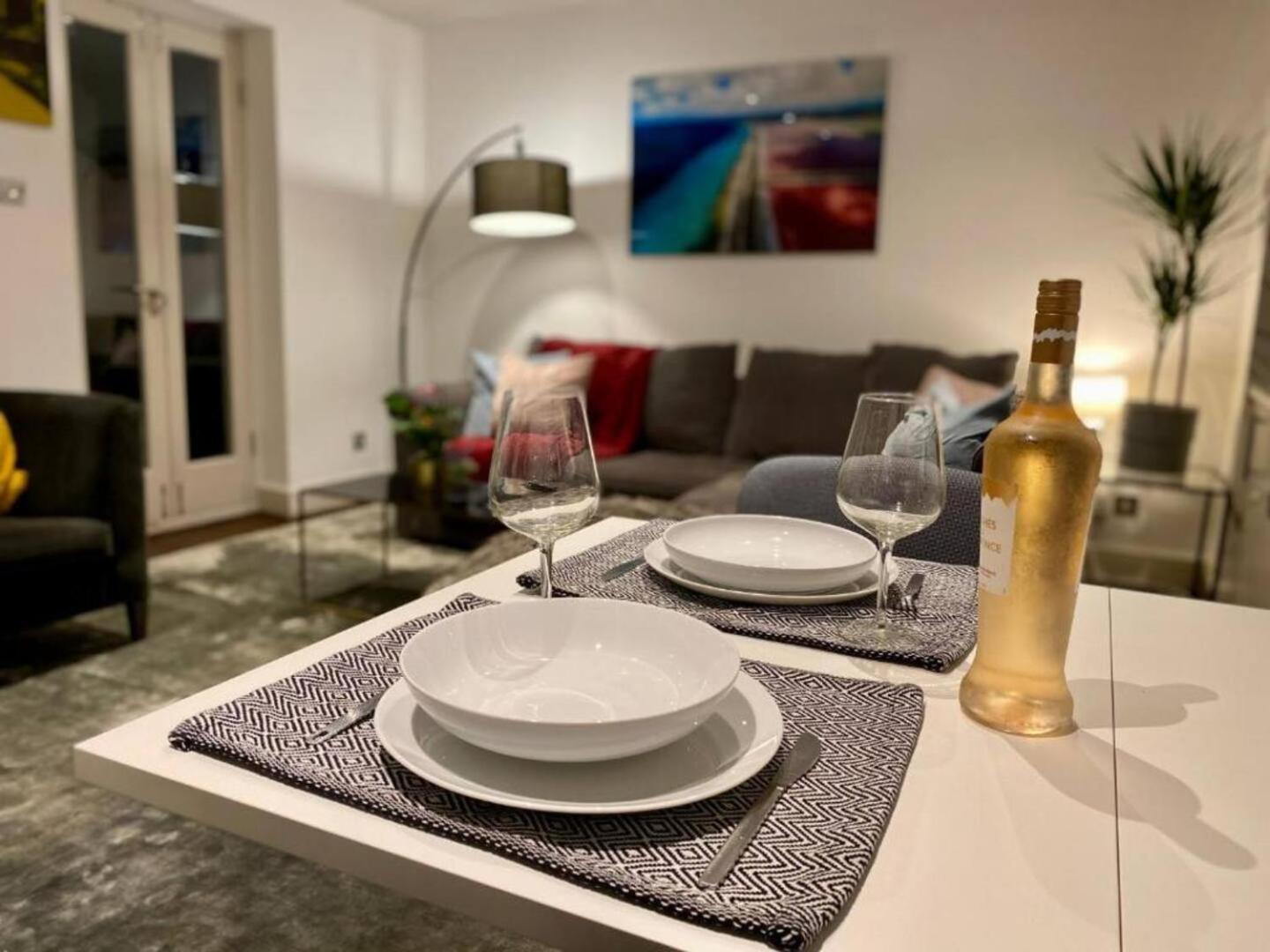 Niru Experience Hidden Gem In Chelsea 2Bd 2Ba Apartment ลอนดอน ภายนอก รูปภาพ