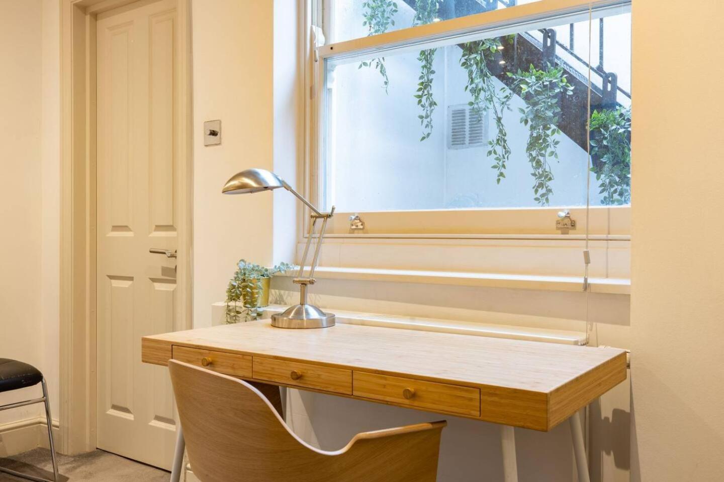 Niru Experience Hidden Gem In Chelsea 2Bd 2Ba Apartment ลอนดอน ภายนอก รูปภาพ