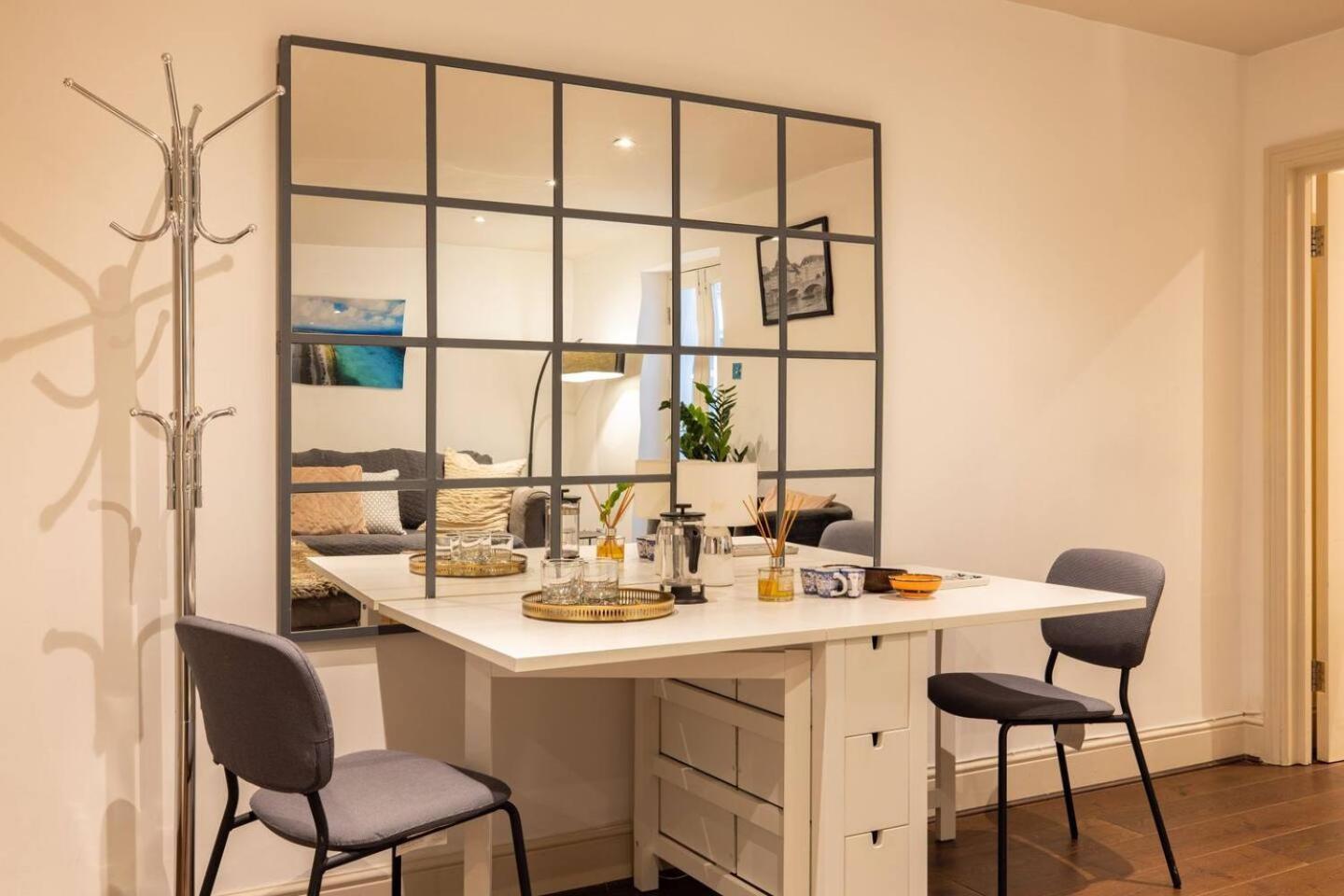Niru Experience Hidden Gem In Chelsea 2Bd 2Ba Apartment ลอนดอน ภายนอก รูปภาพ