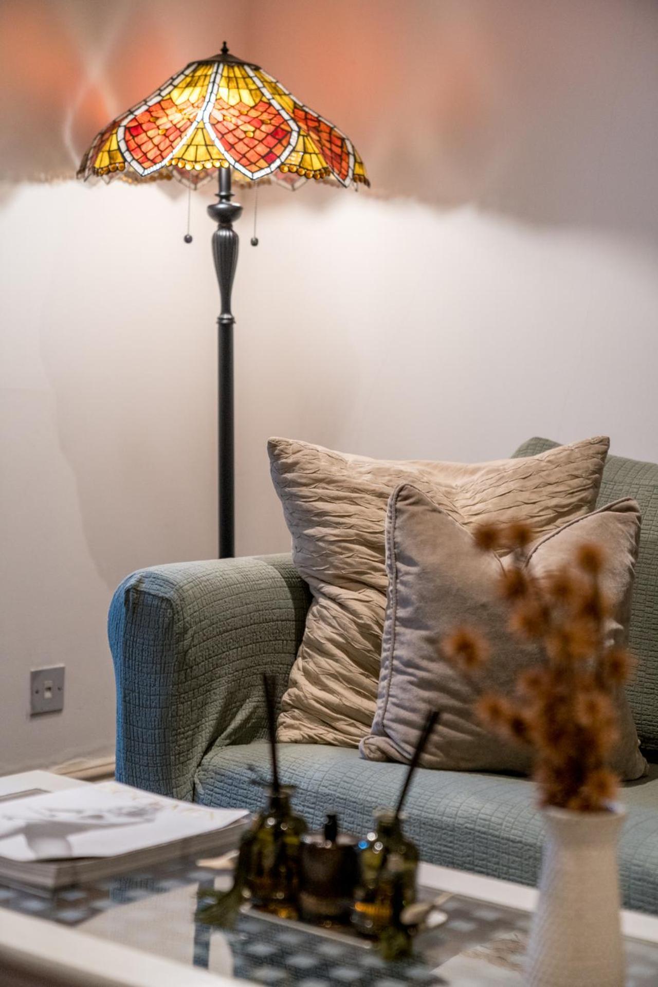 Niru Experience Hidden Gem In Chelsea 2Bd 2Ba Apartment ลอนดอน ภายนอก รูปภาพ